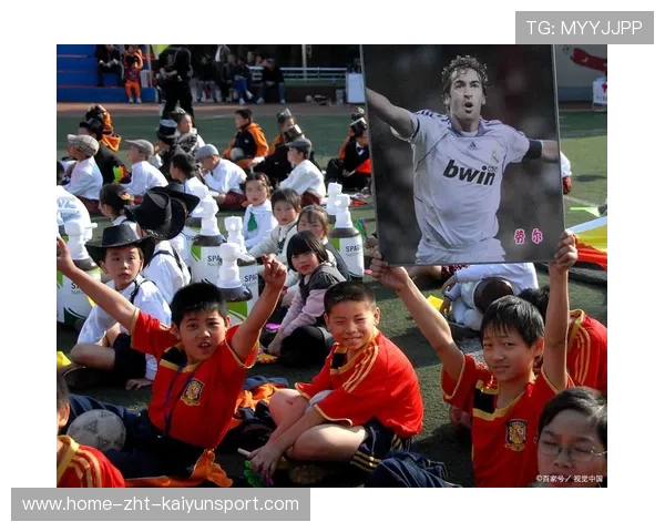 球星亲赴青训营指导，孩子们崇拜到不行