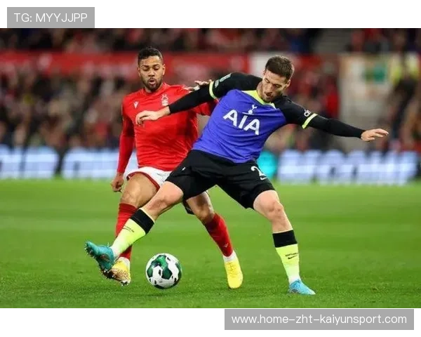 浙江队托利奇定位球脚法亮眼,弧线直挂上角 浙江队托利奇定位球脚法亮眼,弧线直挂上角